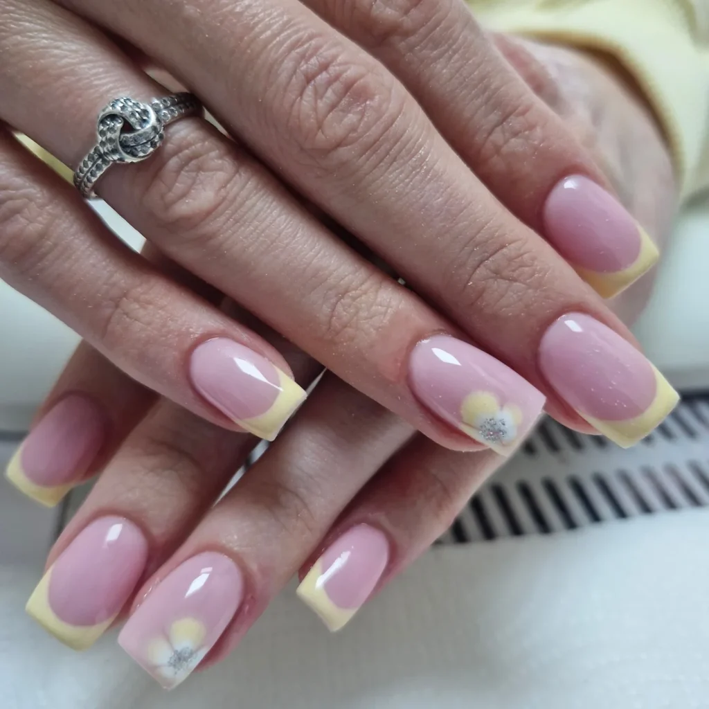 22 Summer French Tip Nails 2026 - Bright, Cute & Trendy Manicure Ideas