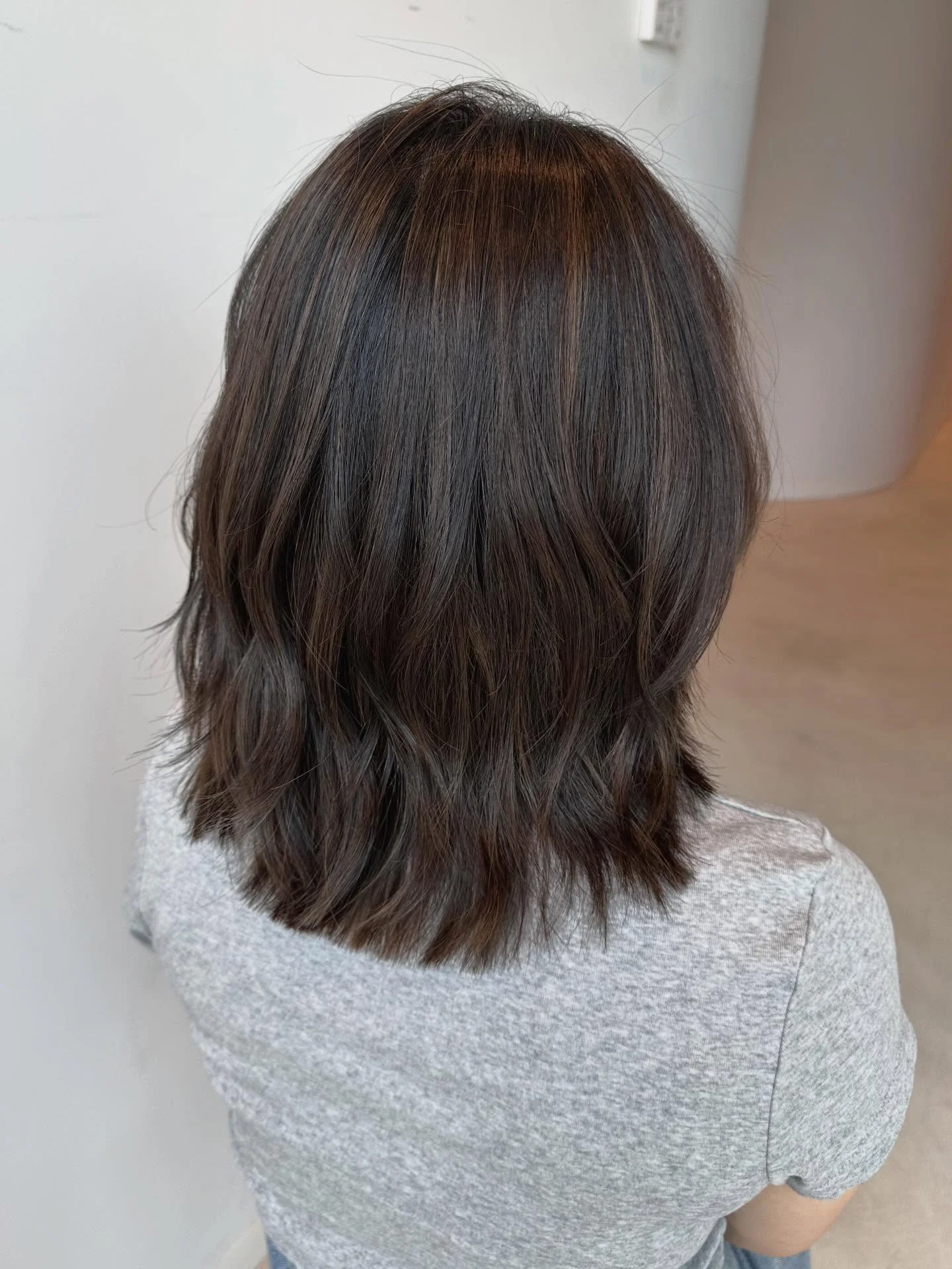 light summer haircuts for medium hair 2026 Soft Airy Layers With Natural Movement