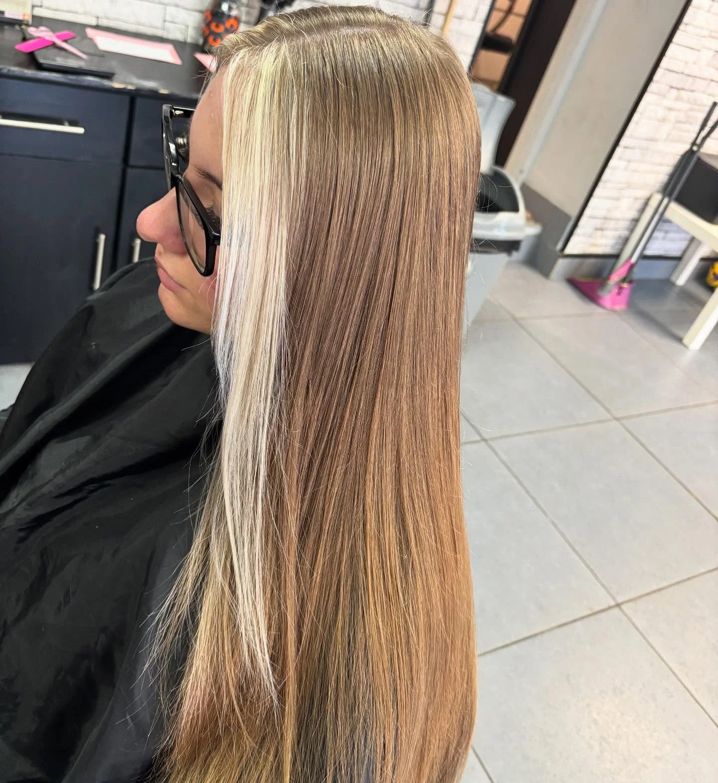platinum summer money piece hair color 2026 Silky Platinum Ribbon Money Piece On Extra Long Brunette Hair