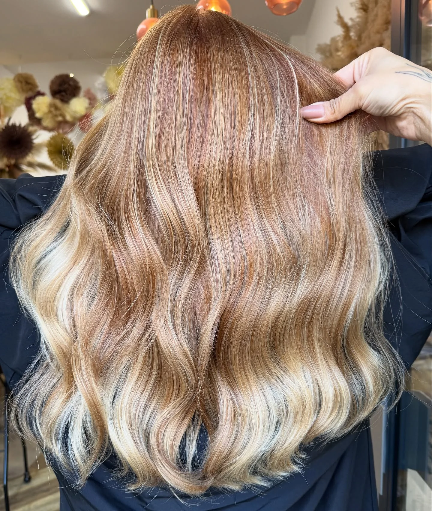 lived-in summer strawberry blonde hair color 2026 Champagne Strawberry Blonde With Creamy Ribbon Highlights