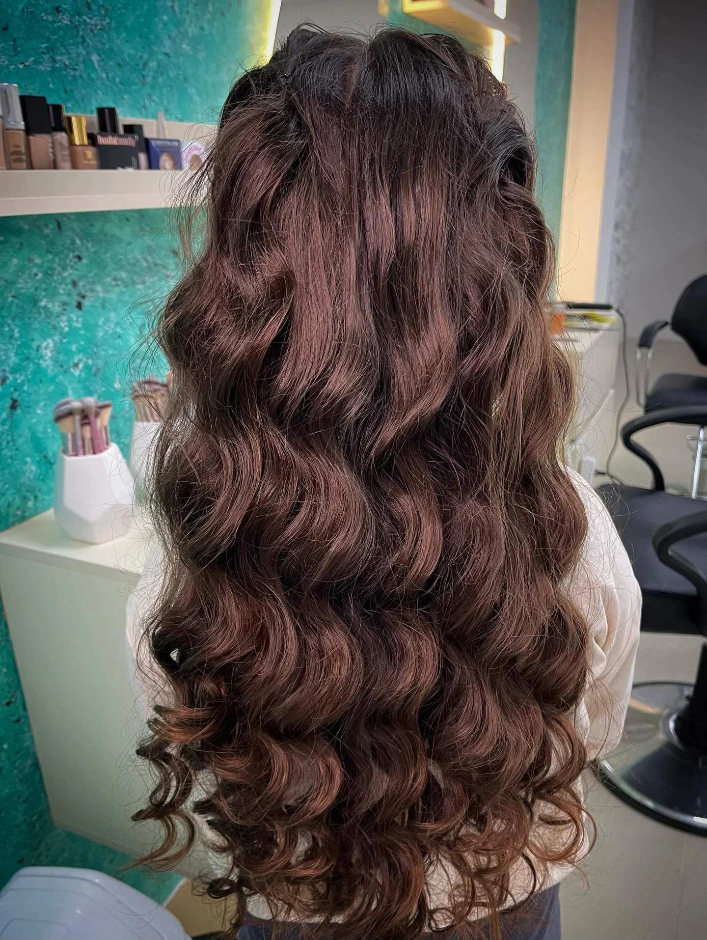 summer hairstyles ideas 2026 Dark Chocolate Glam Waves With Voluminous Texture