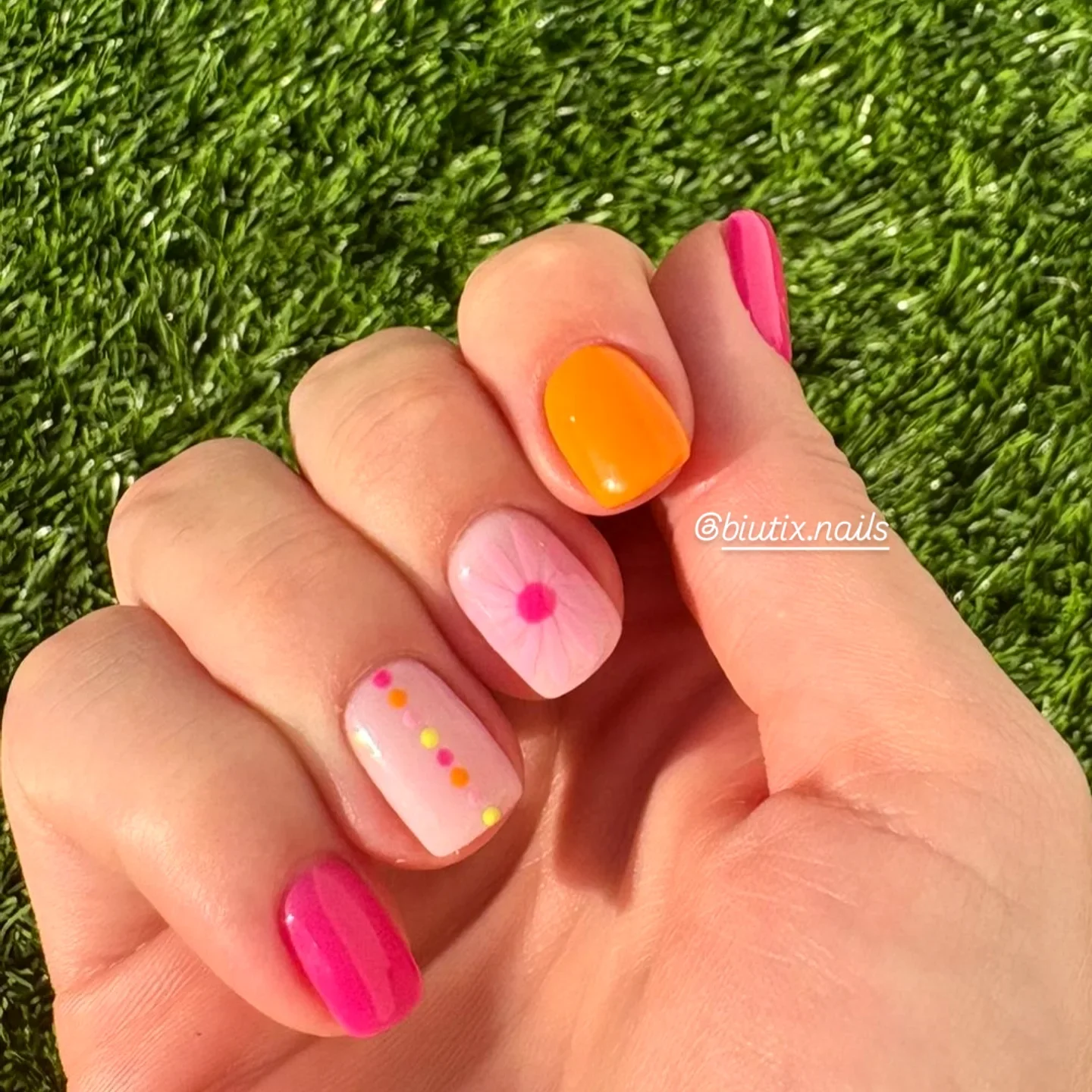 short summer nails 2026 Hot Pink And Tangerine Pop Nails