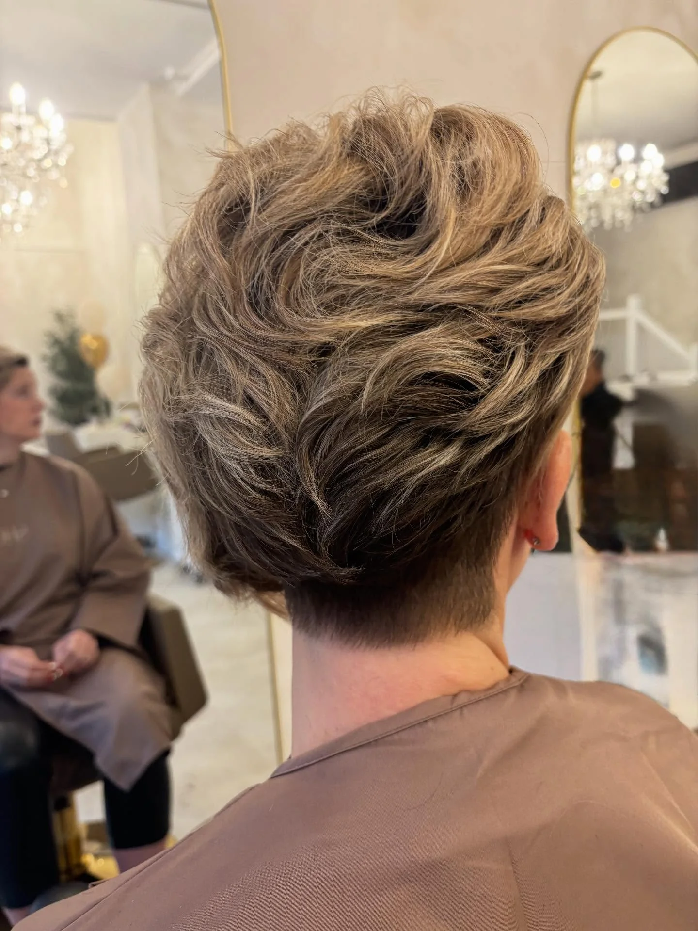 best summer short hairstyles 2026 Voluminous Layered Crop With Lived-In Dimension