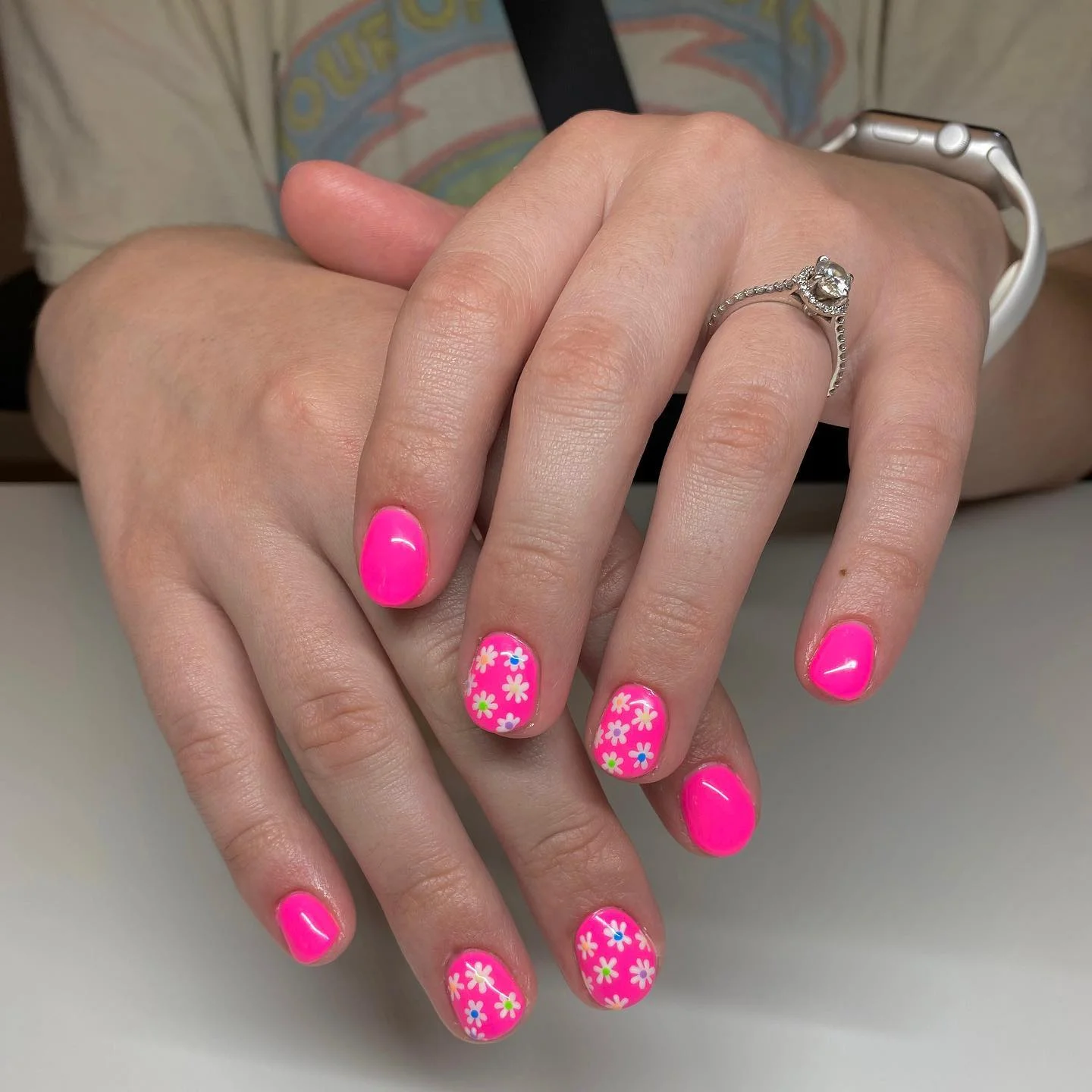 bright summer nails 2026 Hot Pink Daisy Nails That Instantly Lift The Mood