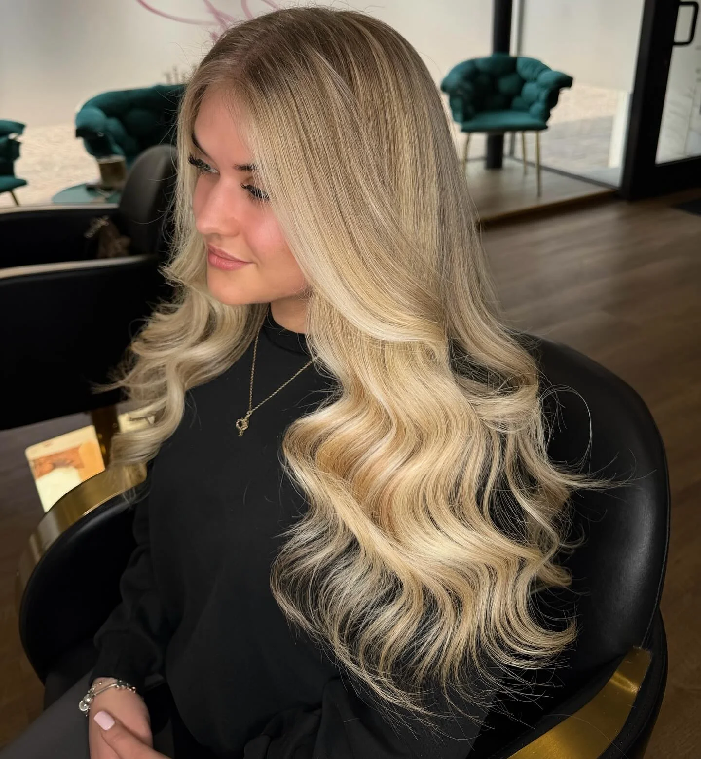 messy summer wavy hairstyle 2026 Champagne Blonde Layers With Airy Summer Texture
