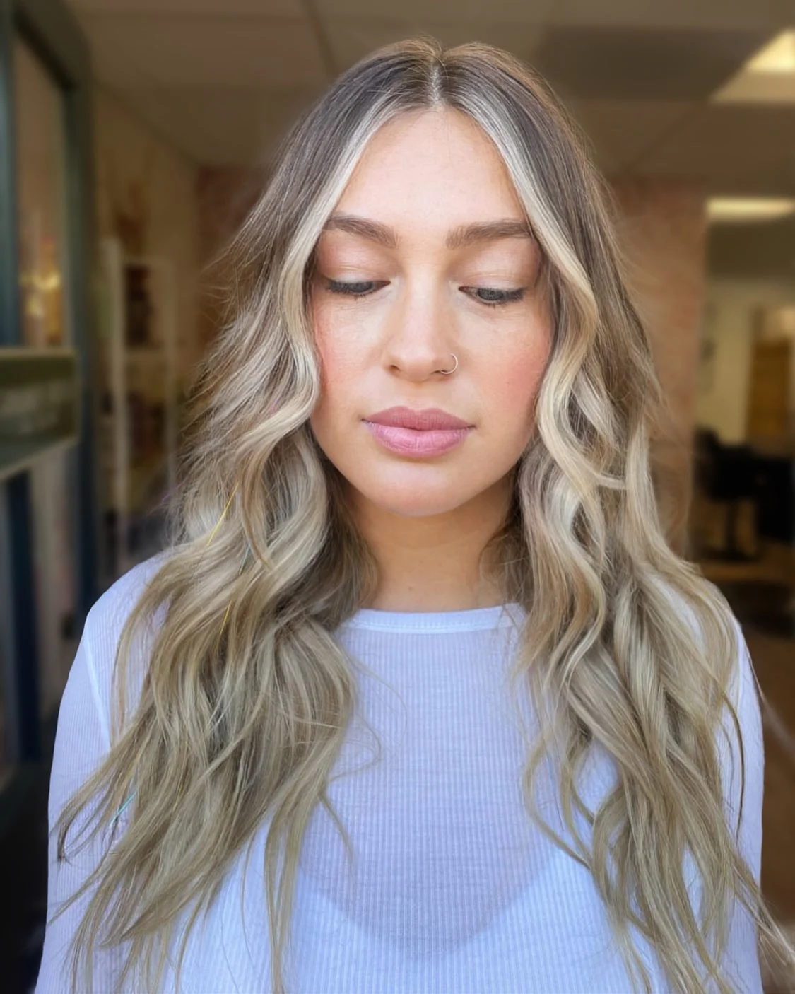 platinum summer money piece hair color 2026 Cool-Toned Platinum Money Piece With Lived-In Summer Waves