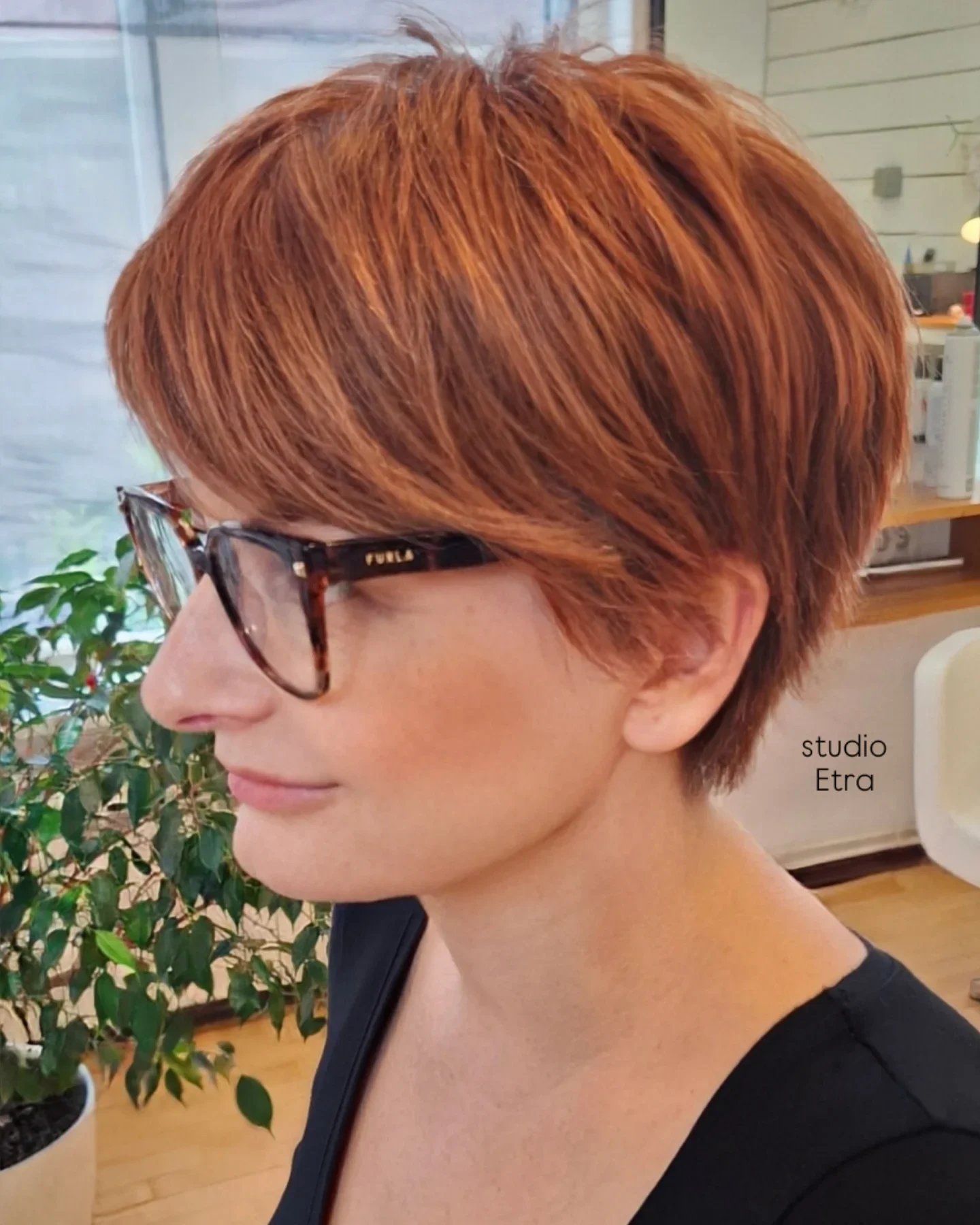 summer-haircuts-women-over-50 Warm Copper Short Bob With Side Sweep