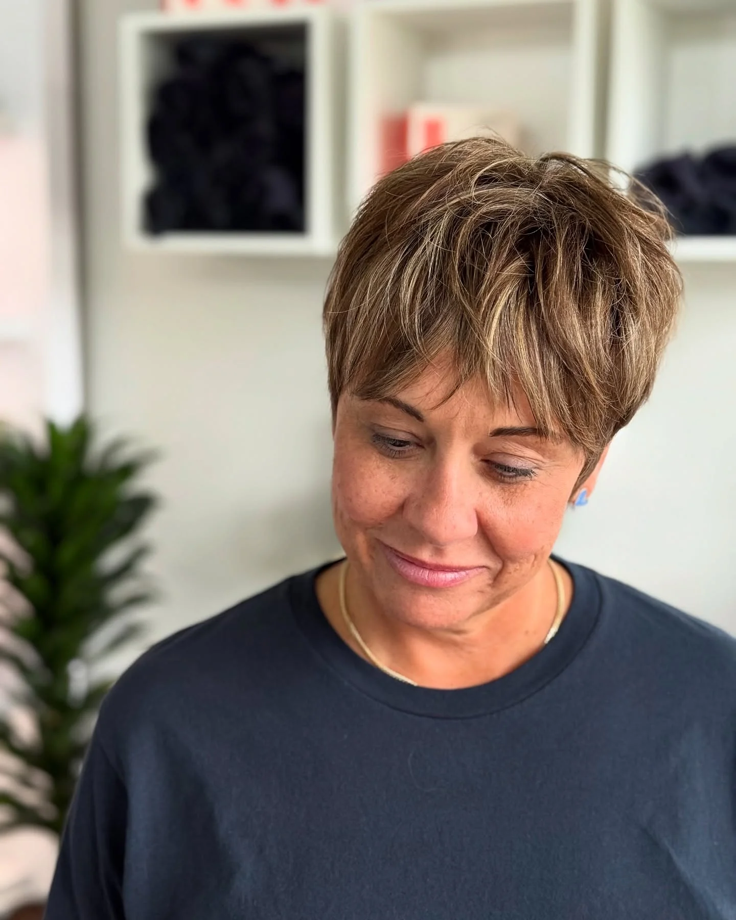 summer-haircuts-women-over-50 Chic Layered Crop With Soft Bangs