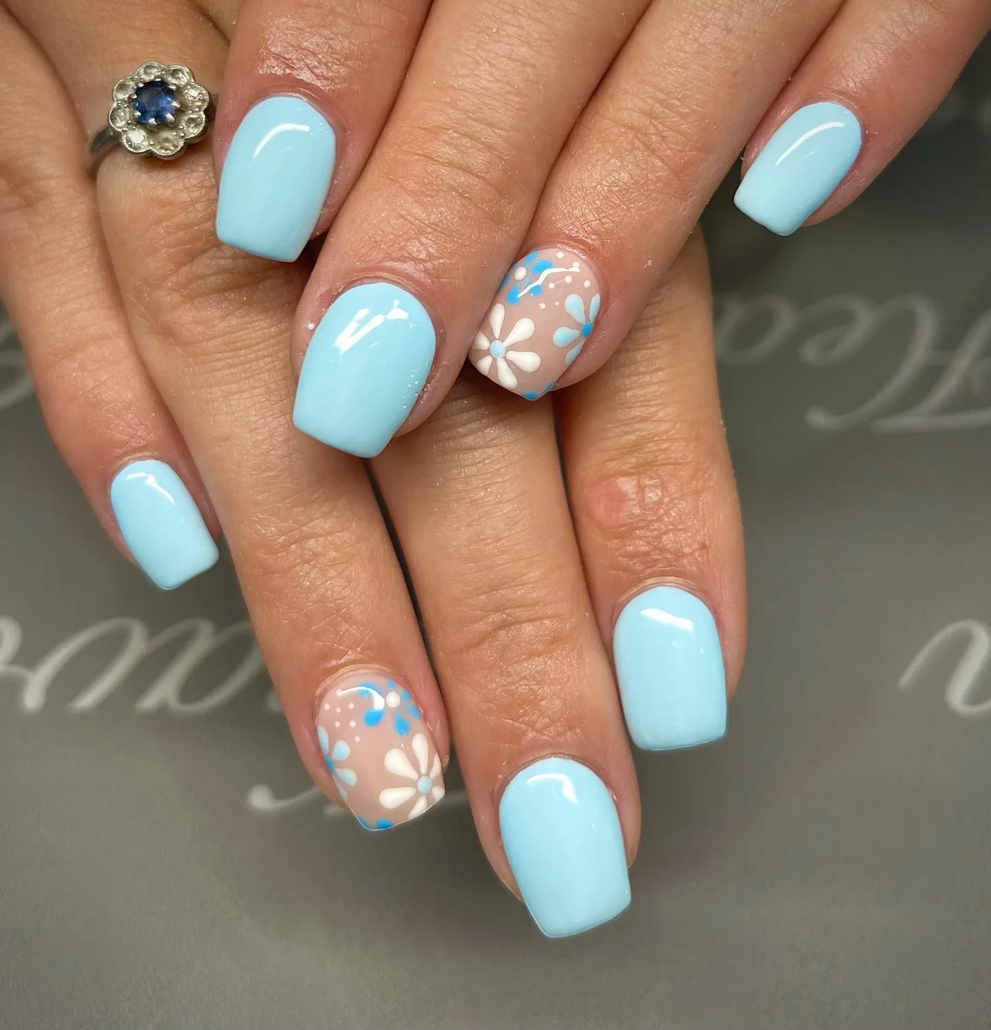 summer flower nails 2026 Baby Blue Daisy Nails That Make Short Nails Look Expensive