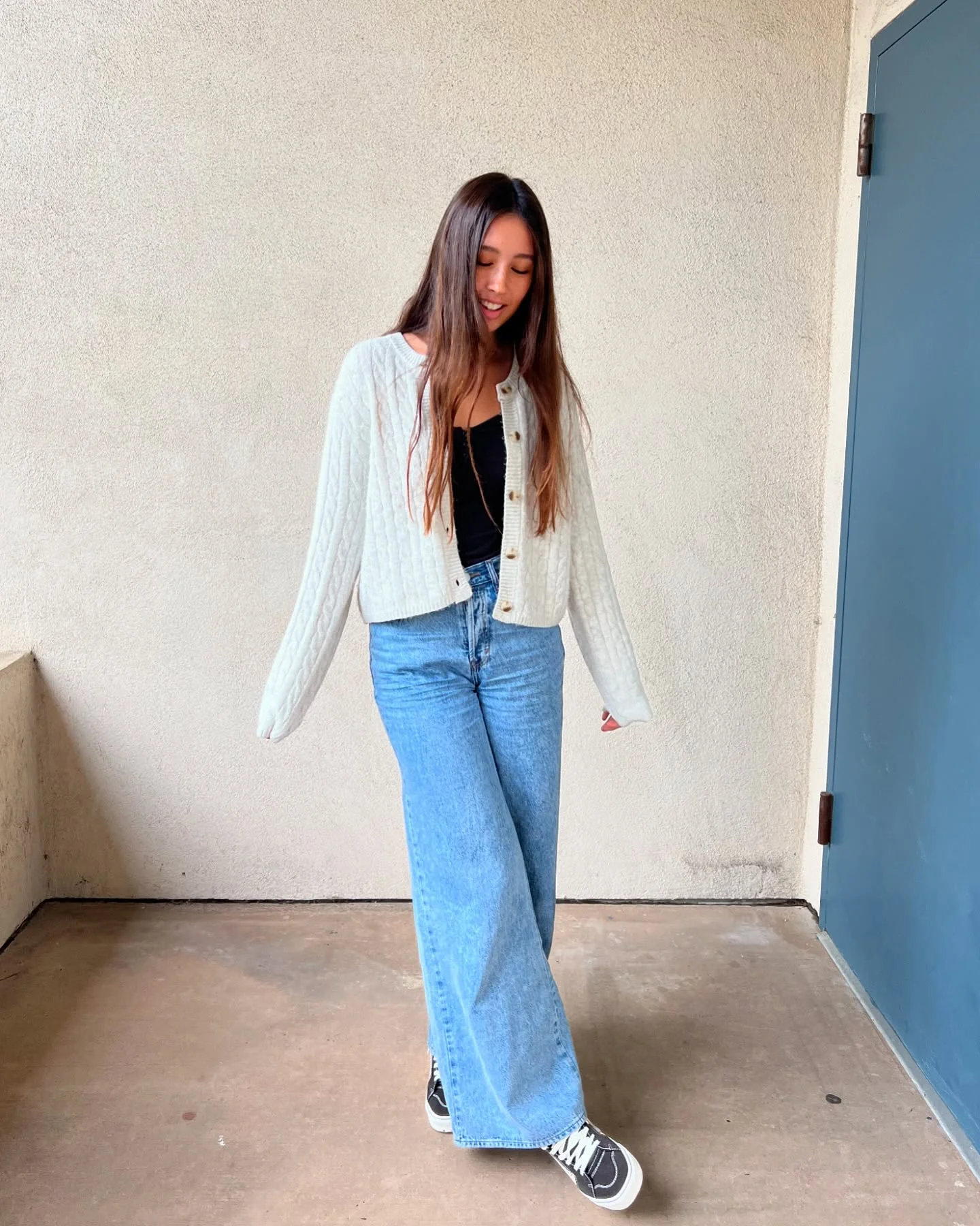 fall outfits for college students casual 2026 Soft Knit Layers And Light-Wash Denim Elegance