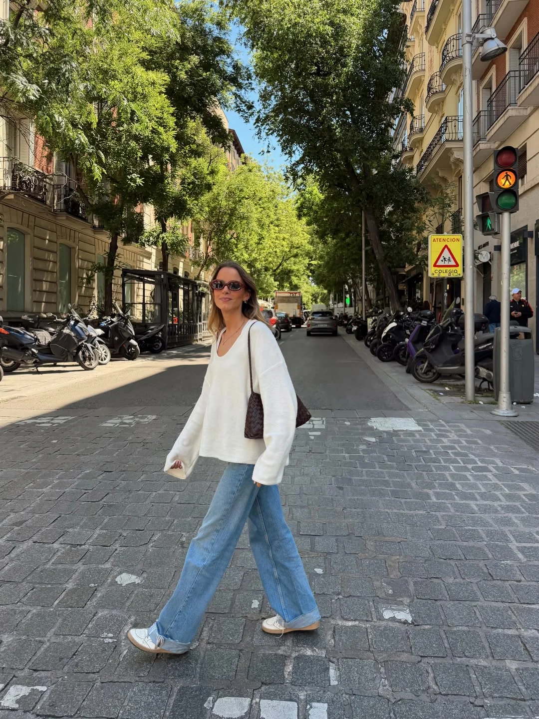 fall denim fashion outfits 2026 Relaxed Knitwear And Light-Wash Denim For Everyday Autumn Walks