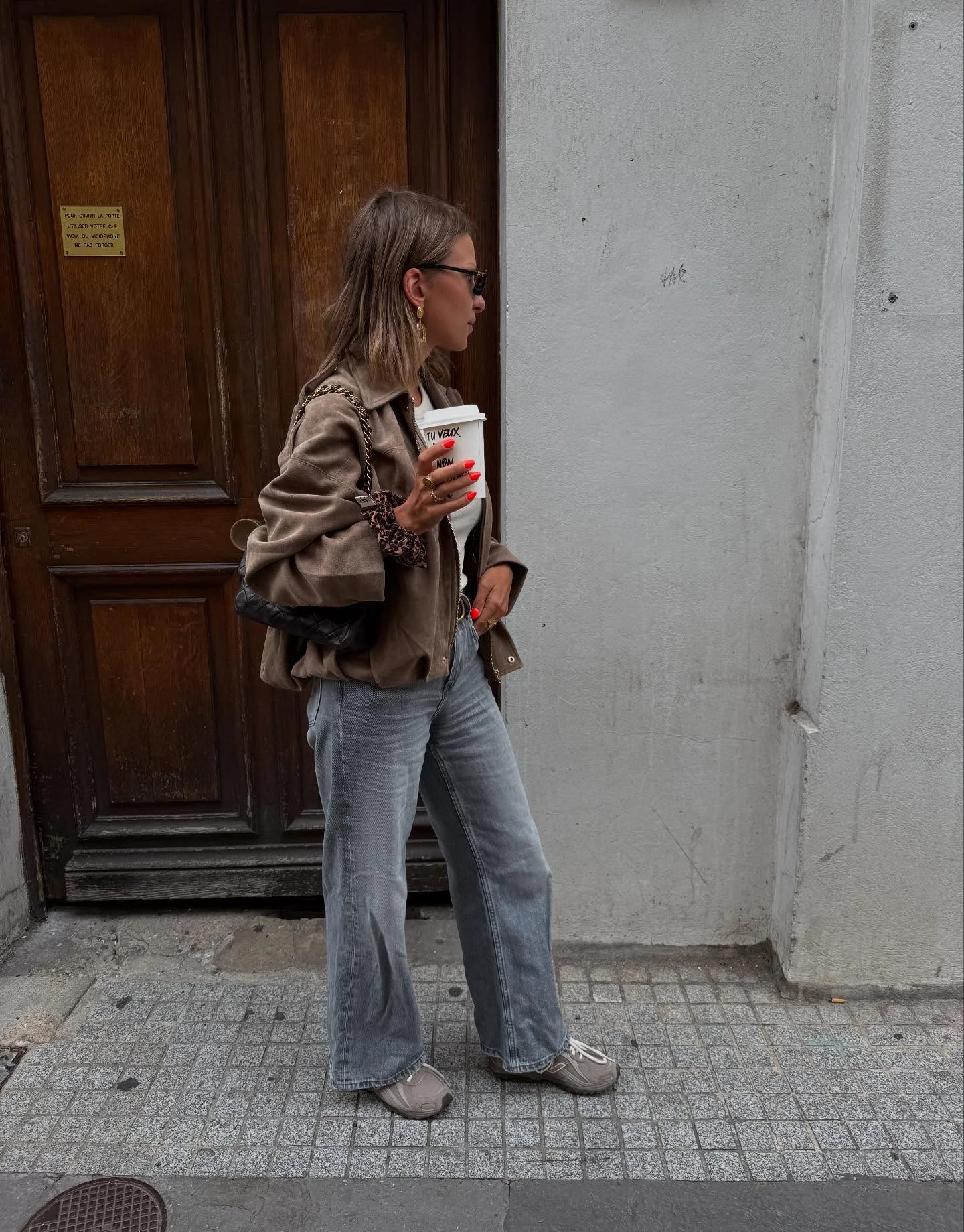 fall outfits ideas 2026 Taupe Jacket And Gray Denim For Effortless City Mornings