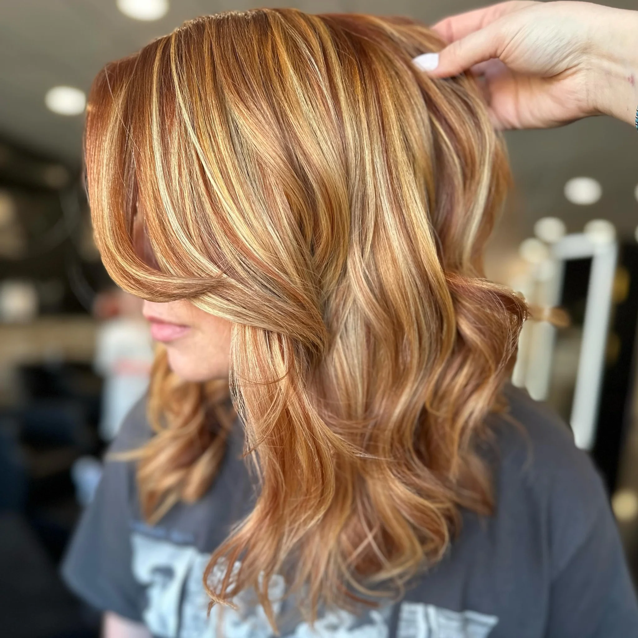 july hair color ideas 2026 Caramel Ribbon Highlights On A Layered Lob