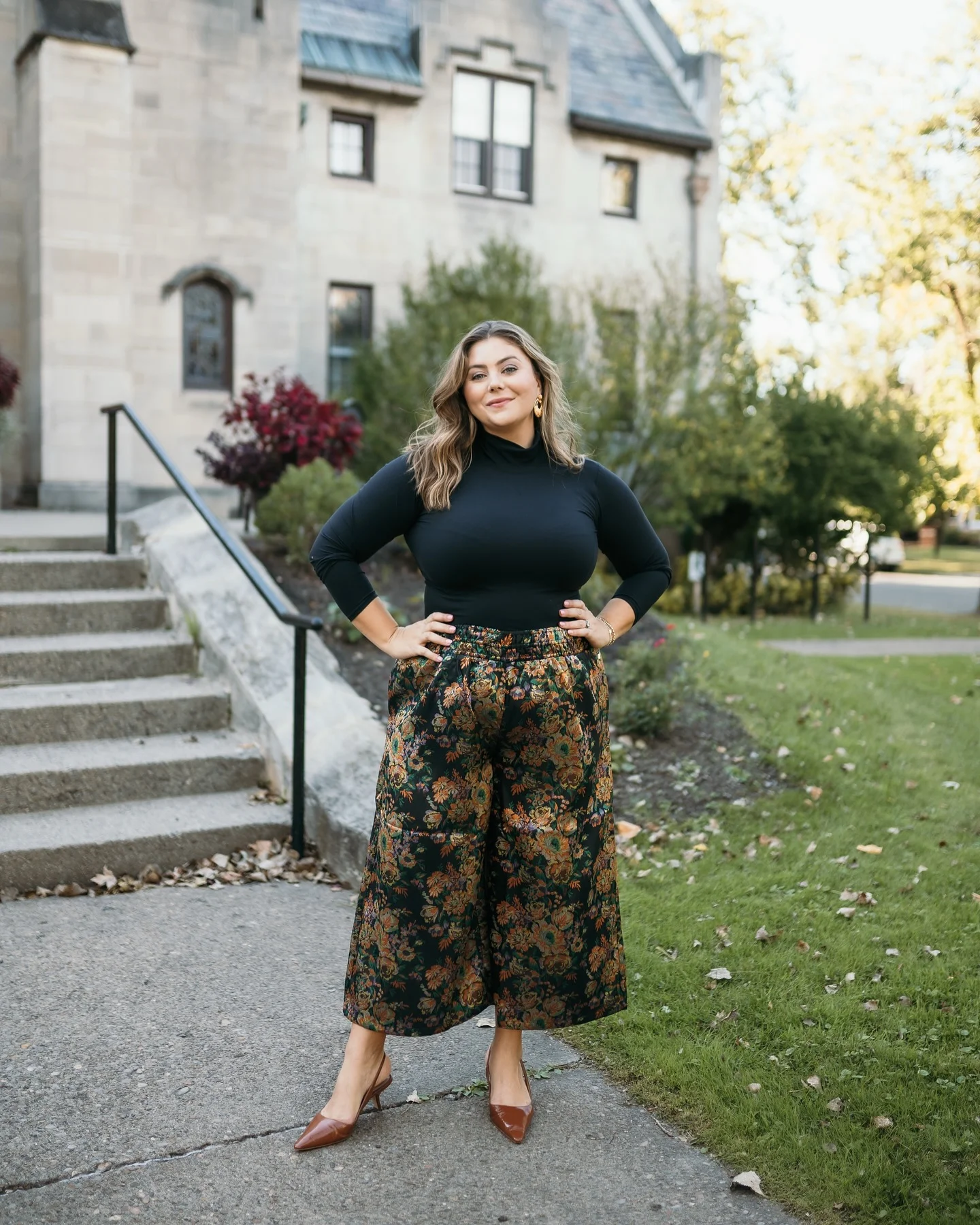 fall outfits for plus size women 2026 Floral Wide-Leg Trousers With Sophisticated Fall Color