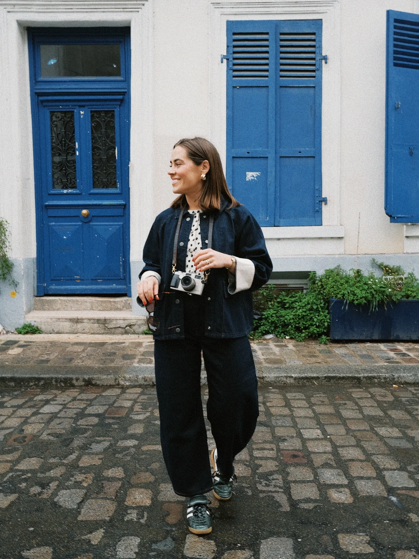 fall outfits with sneakers 2026 Dark Denim Coordinates For Cool Autumn Days