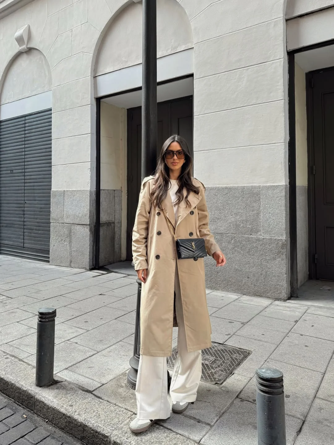fall outfits ideas 2026 Monochrome Neutrals With A Timeless Trench Coat