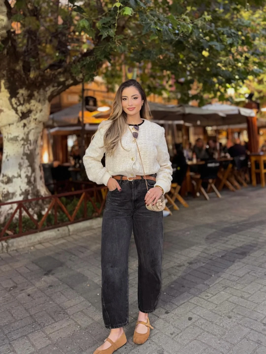 summer to fall outfits 2026 Cozy Texture And Dark Denim For Early Fall Days