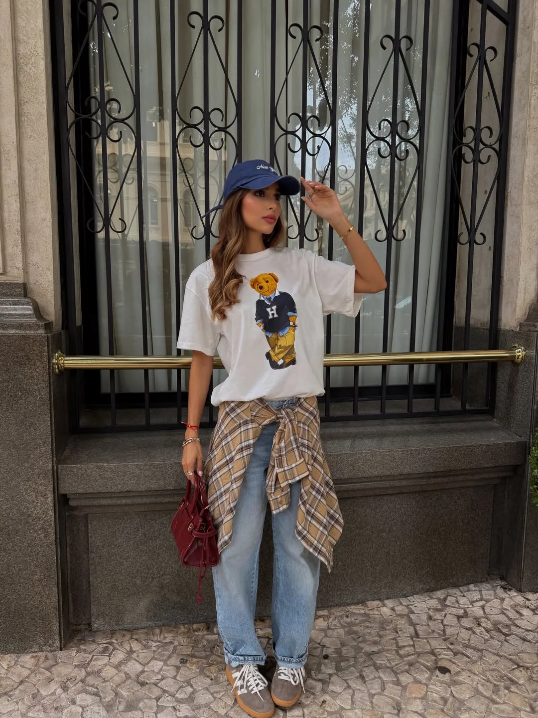 early summer outfits 2026 Graphic Tee And Denim For Everyday City Style