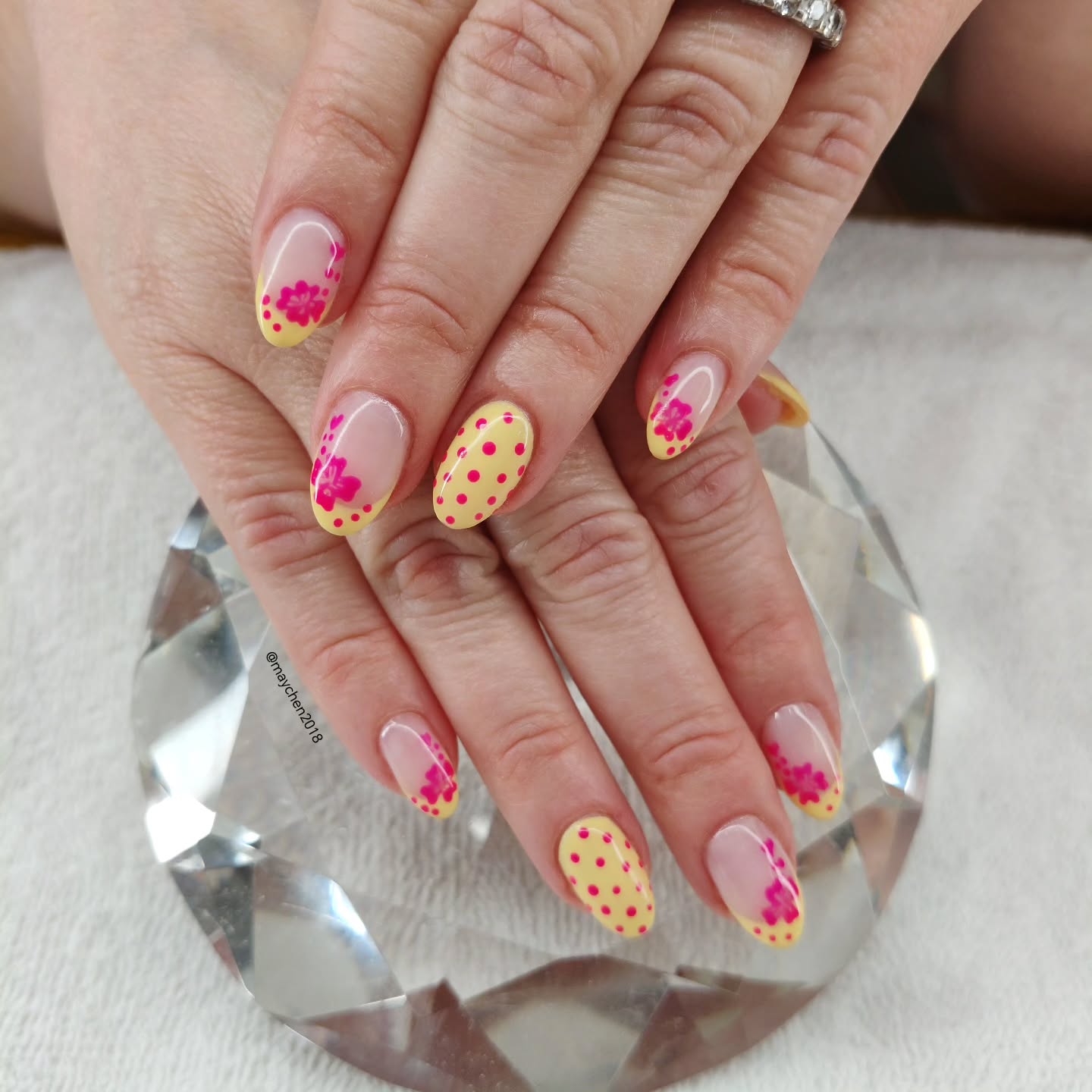 summer oval nails 2026 Lemon Sorbet And Pink Pop Nails