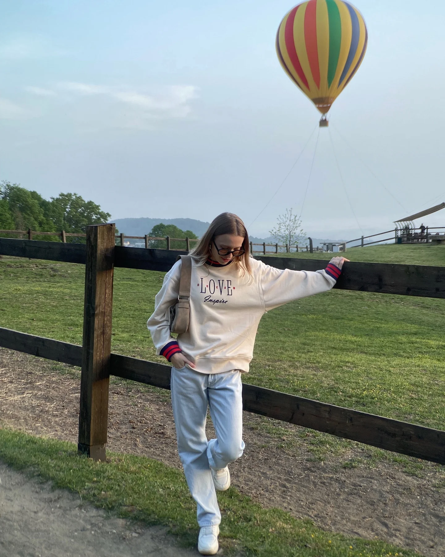 comfortable fall travel outfits 2026 Comfy Weekend Travel Style With Relaxed Athleisure