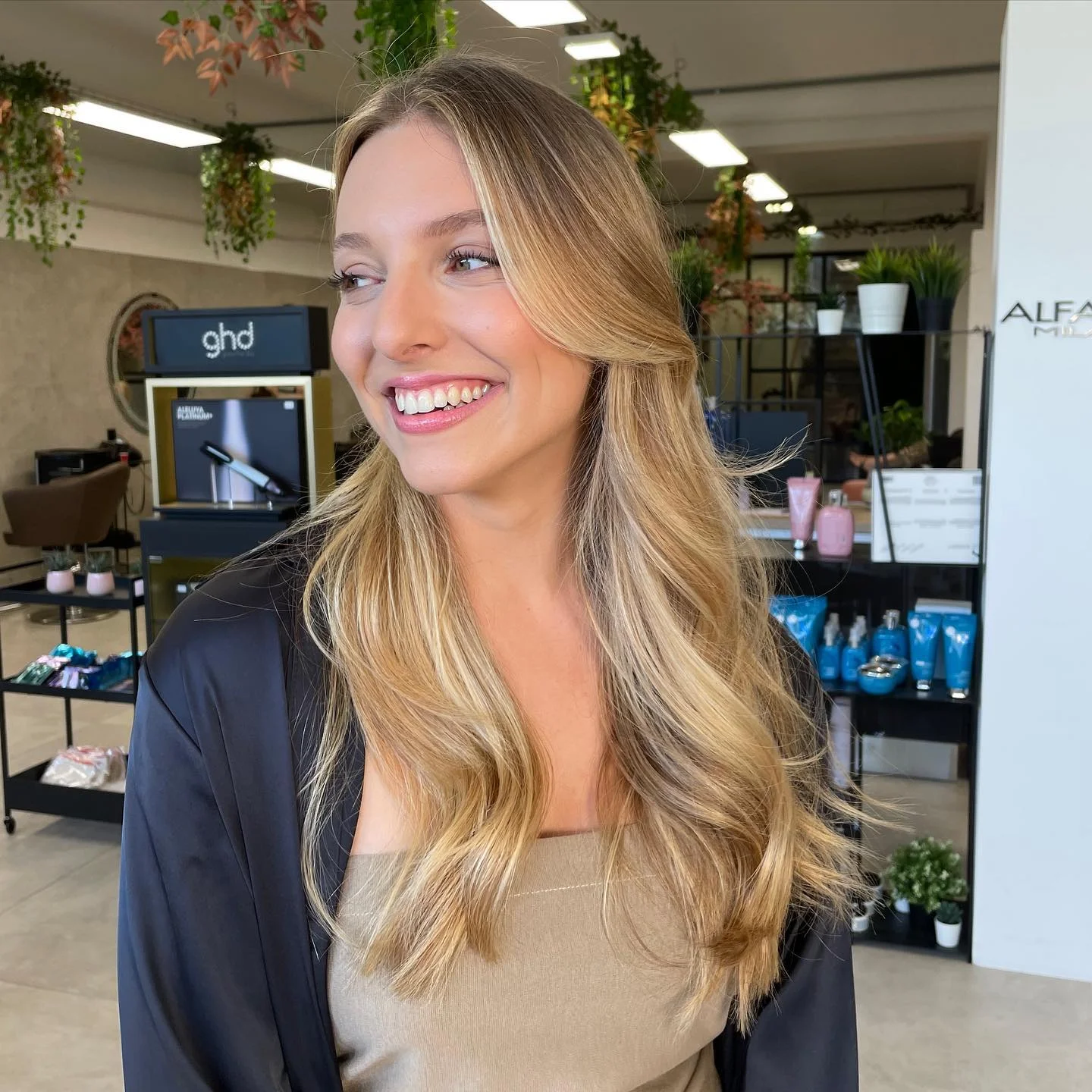 july hair color ideas Golden Blonde Luxe Layers